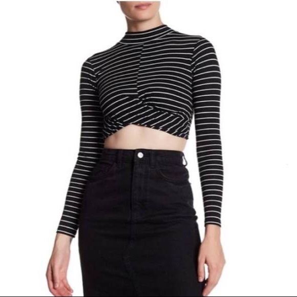 Topshop Tops - NWOT Topshop front knot long sleeve crop top